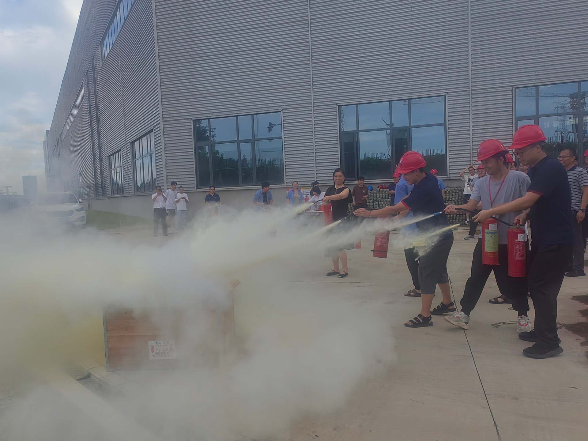 Penta Laser held a fire safety education activity to build a solid safety line